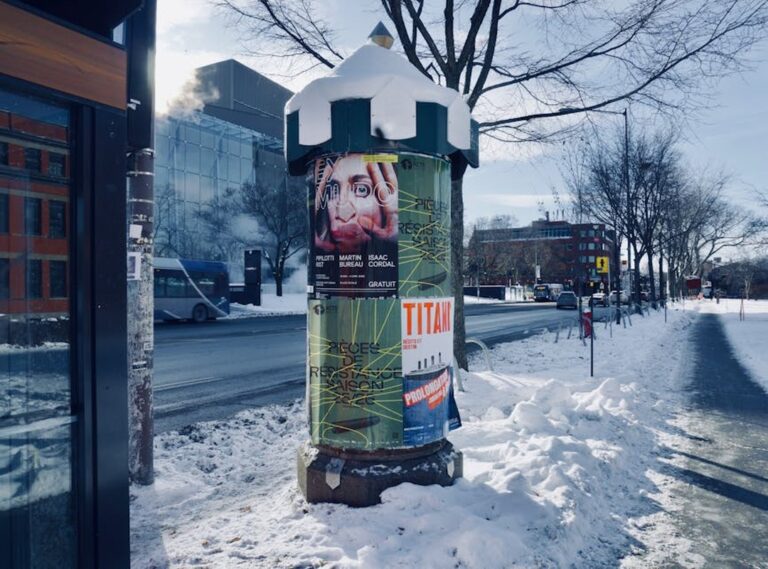 resident.alien.s03e03. poster